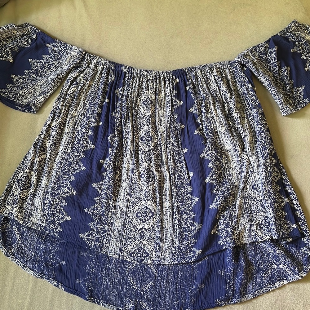 Like new billabong hi low off shoulder paisley top